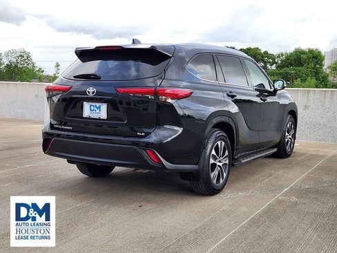 Used 2022 Toyota Highlander XLE FWD image 6