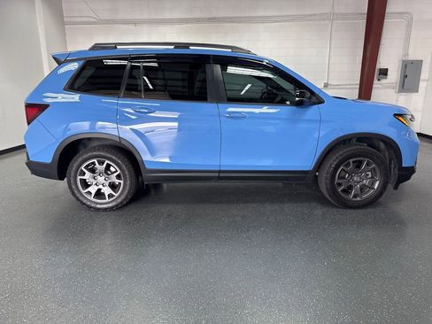 Used 2024 Honda Passport TrailSport image 3