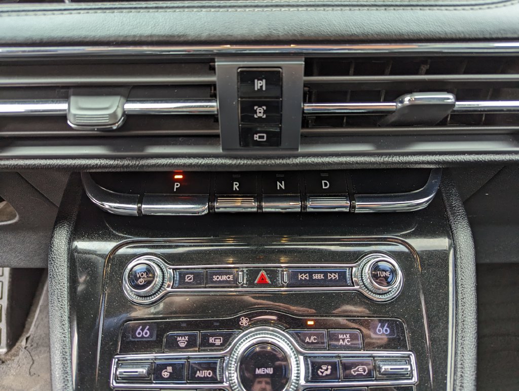 Used 2020 Lincoln Corsair AWD w/ Premium Package image 25
