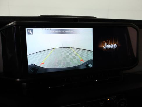 Used 2024 Jeep Gladiator Sport AWD/4WD image 6