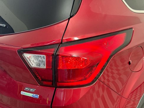 Used 2019 Ford Escape SE image 34