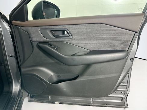 Used 2023 Nissan Rogue S image 30