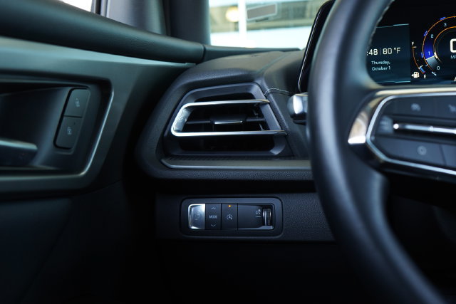 Used 2026 Chevrolet Traverse LT FWD image 12