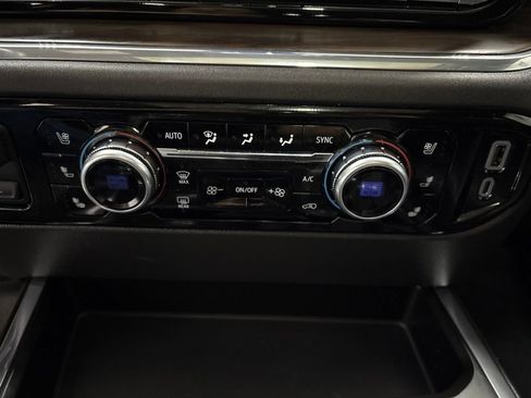 Used 2024 GMC Sierra 1500 SLT w/ SLT Convenience Package AWD/4WD image 23