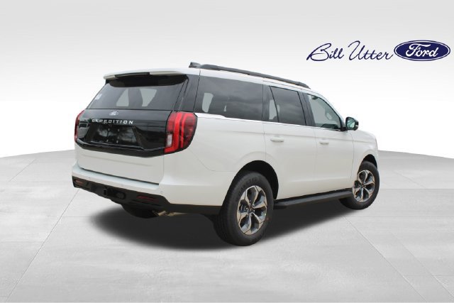 New 2027 Ford Expedition Active RWD image 3