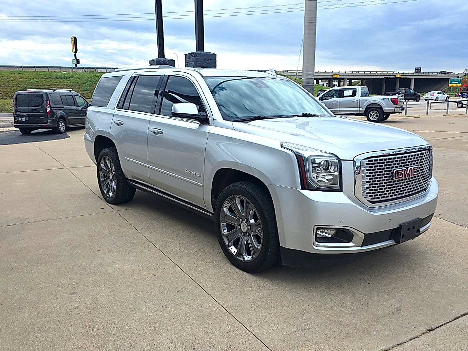 Used 2016 GMC Yukon Denali w/ Open Road Package RWD image 9