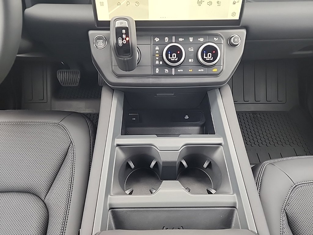 New 2026 Land Rover Defender 110 X-Dynamic SE AWD/4WD image 23