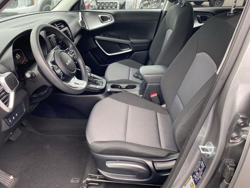 Certified 2023 Kia Soul LX w/ LX Technology Package FWD image 10
