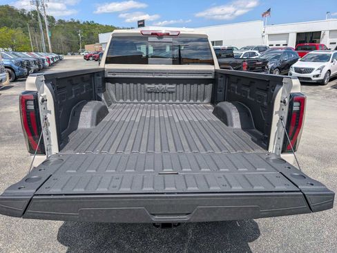 New 2026 GMC Sierra 2500 AT4 w/ AT4 Premium Plus Package AWD/4WD image 8