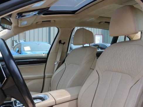 Used 2016 BMW 740i RWD image 9