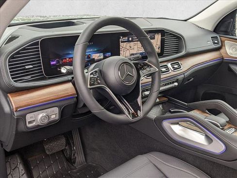 Certified 2025 Mercedes-Benz GLS 450 4MATIC image 3