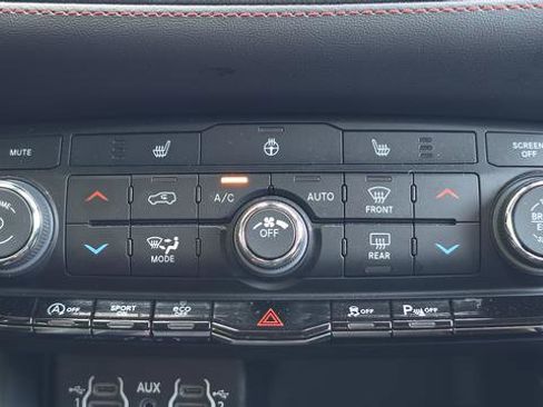 Used 2025 Dodge Durango GT AWD/4WD image 18