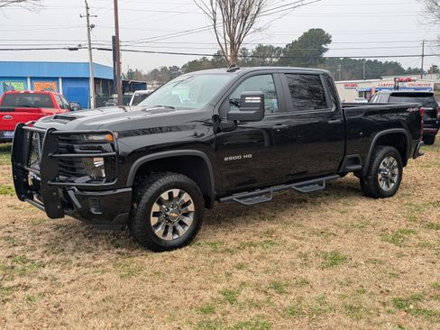 Used 2024 Chevrolet Silverado 2500 Custom image 8