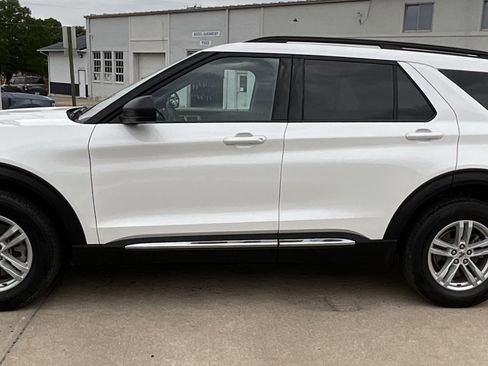 Used 2024 Ford Explorer XLT w/ Equipment Group 202A AWD/4WD image 8