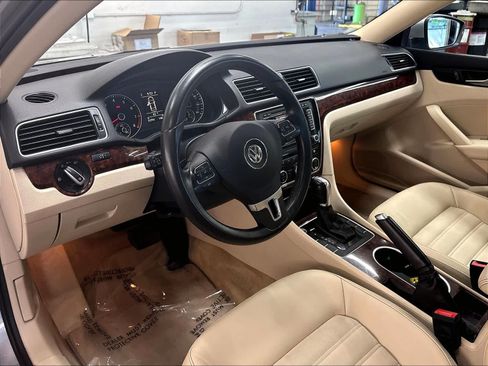 Used 2013 Volkswagen Passat 3.6 SEL Premium FWD image 19