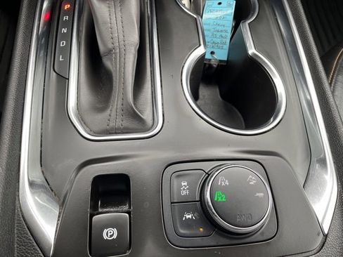 Used 2021 Chevrolet Traverse RS image 32