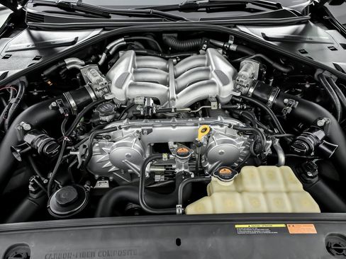 Used 2011 Nissan GT-R Premium image 17