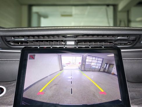 Used 2023 Jeep Grand Cherokee Limited w/ Black Appearance Package image 15