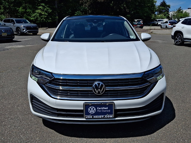 Used 2023 Volkswagen Jetta SE w/ Panoramic Sunroof Package FWD image 3