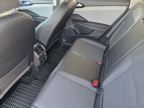 Used 2023 Volkswagen Taos SE w/ Panoramic Sunroof Package image 20