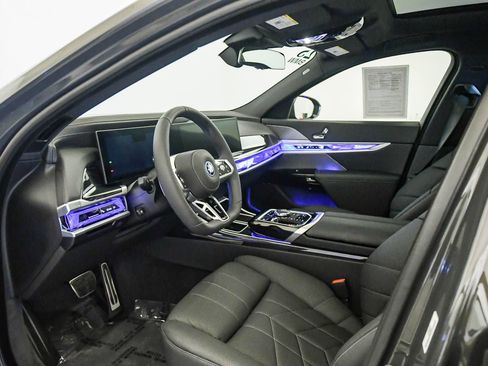 Certified 2025 BMW i7 eDrive50 w/ M Sport Package RWD image 18