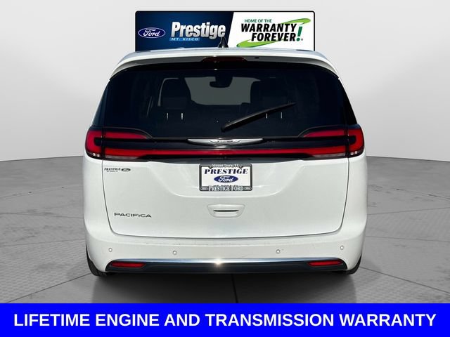 Used 2024 Chrysler Pacifica Touring-L FWD image 5