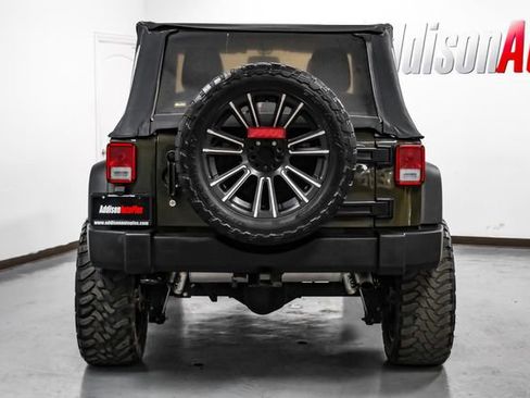 Used 2016 Jeep Wrangler Unlimited Rubicon w/ Connectivity Group image 8