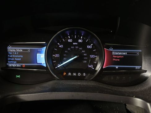 Used 2018 Ford Explorer XLT w/ Equipment Group 202A AWD/4WD image 30