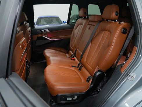 Used 2023 BMW X7 M60i image 29