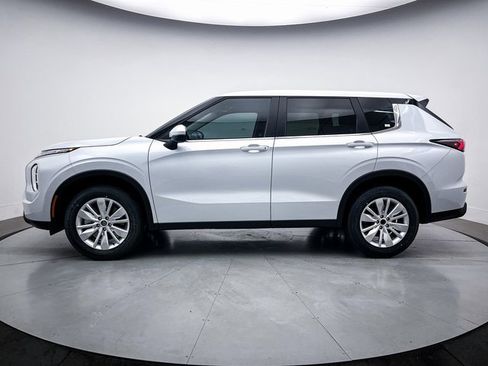 New 2025 Mitsubishi Outlander ES image 9