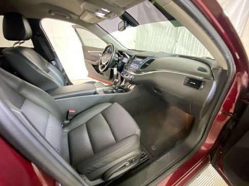 Used 2017 Chevrolet Impala LT w/ Convenience Package image 38