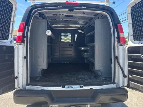 Used 2017 Chevrolet Express 2500 RWD image 12