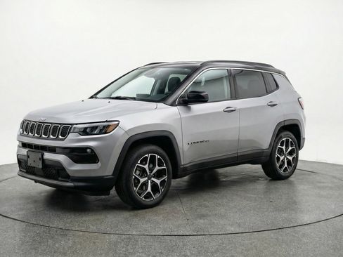 Used 2025 Jeep Compass Limited AWD/4WD image 3