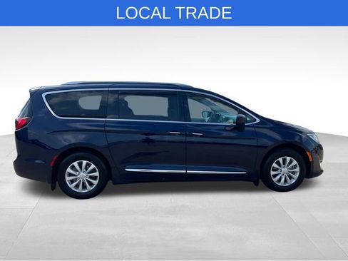Used 2018 Chrysler Pacifica Touring-L Plus w/ Advanced Safetytec Group FWD image 7
