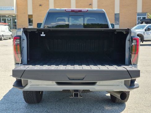 Used 2024 GMC Sierra 2500 AT4 w/ AT4 Premium Plus Package AWD/4WD image 7