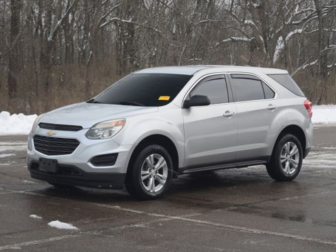 Used 2017 Chevrolet Equinox LS image 20