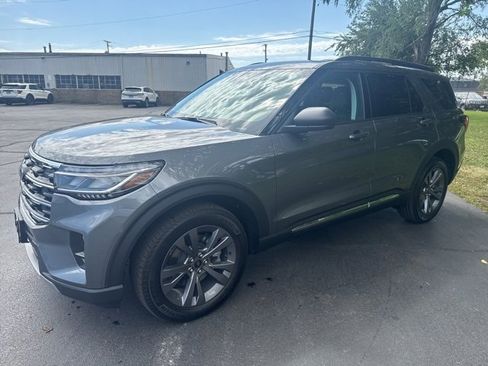 New 2025 Ford Explorer Active w/ Active Comfort Package image 2