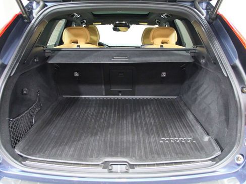 Used 2020 Volvo XC60 T5 Momentum w/ Protection Package Premier AWD/4WD image 26