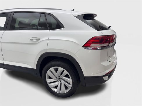 Used 2022 Volkswagen Atlas Cross Sport SE w/ Panoramic Sunroof Package image 17