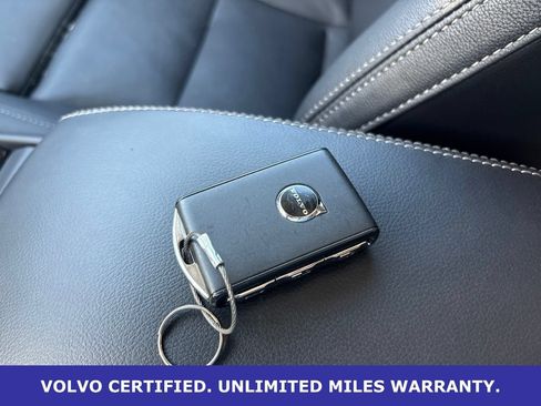 Certified 2025 Volvo XC40 B5 Plus AWD/4WD image 28