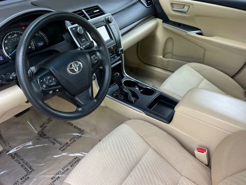 Used 2015 Toyota Camry LE FWD image 11
