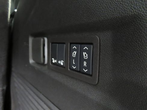 Used 2025 GMC Yukon Denali image 43