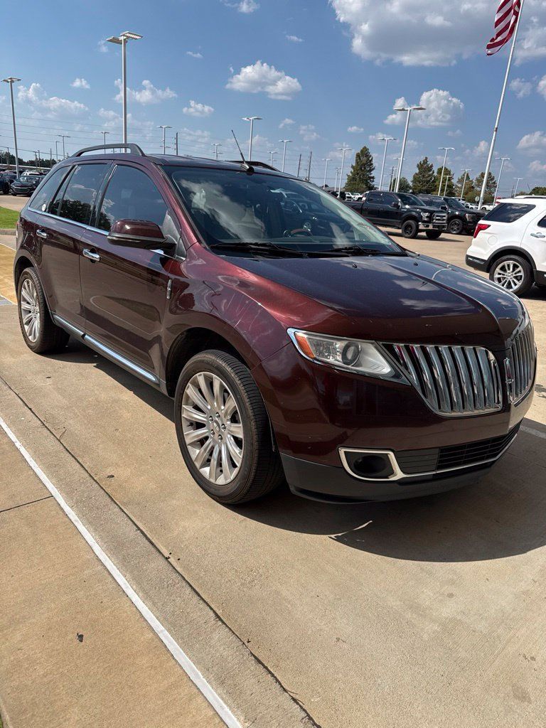 Used 2012 Lincoln MKX FWD image 1