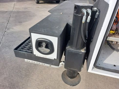 New 2024 Ford F550 4x4 Regular Cab Super Duty image 19