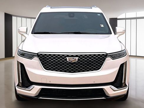 Certified 2025 Cadillac XT6 Premium Luxury w/ Platinum Package AWD/4WD image 3