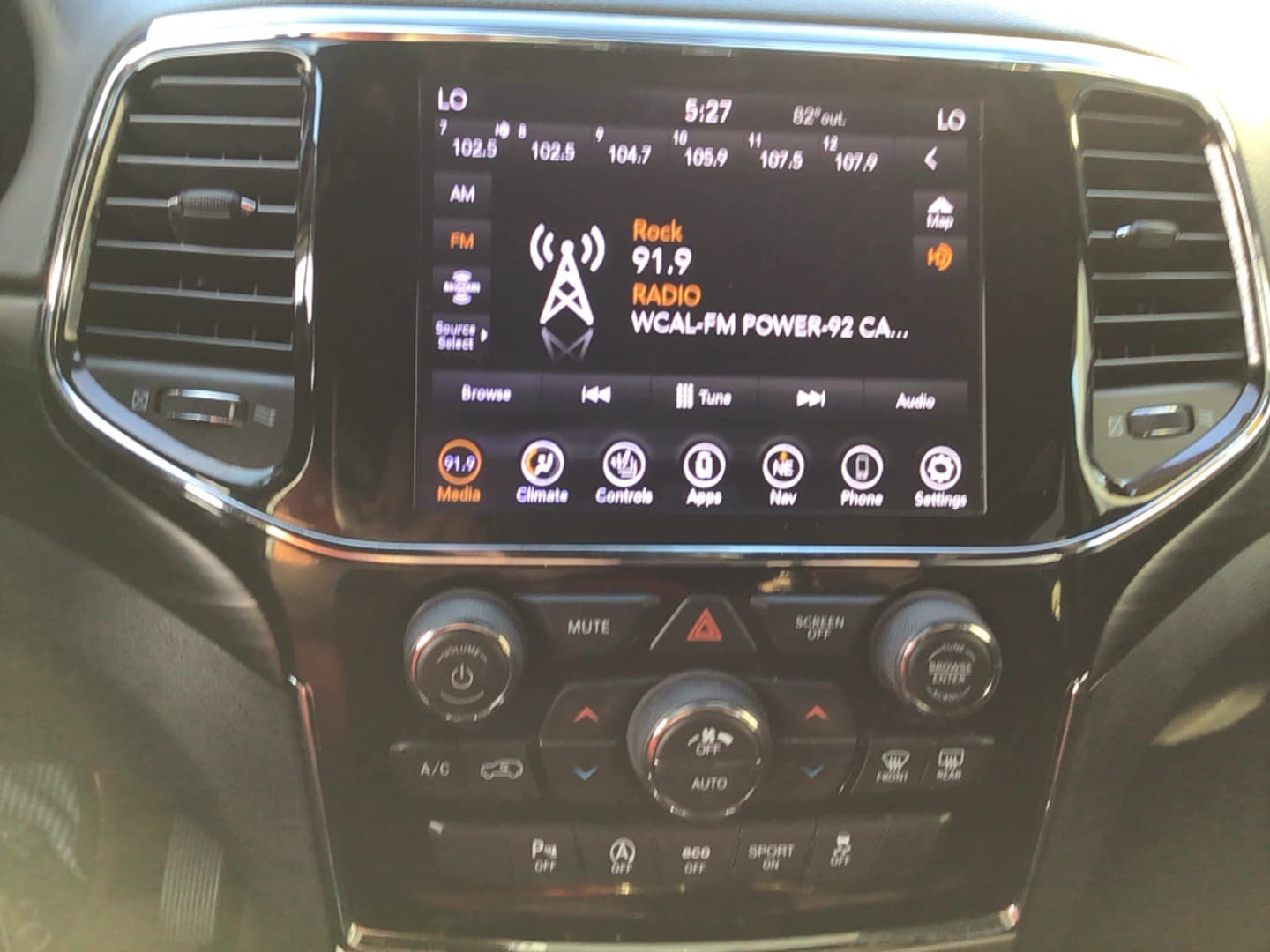 Certified 2020 Jeep Grand Cherokee Altitude AWD/4WD image 12