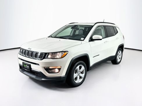 Used 2019 Jeep Compass Latitude w/ Popular Equipment Group AWD/4WD image 3