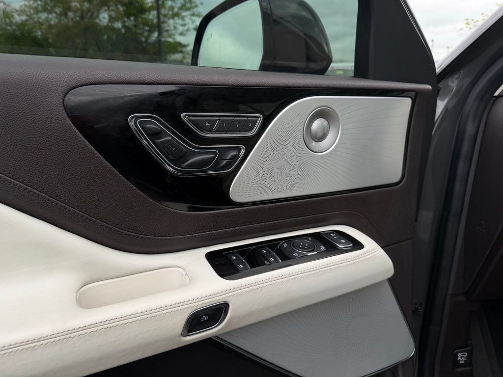 Used 2023 Lincoln Aviator Black Label w/ Dynamic Handling Package AWD/4WD image 13