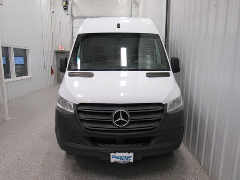 Used 2021 Mercedes-Benz Sprinter 2500 image 8