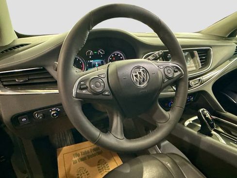 Used 2018 Buick Enclave Essence image 12